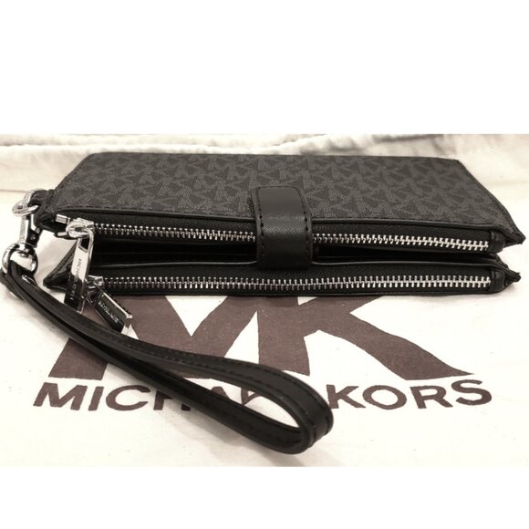 MICHAEL KORS Multi-Compartment Black Wristlet - Picture 8 of 12
